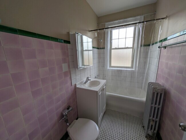 Building Photo - 6709 N Greenview Ave