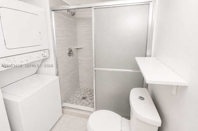 Building Photo - 7161 Golf Colony Ct