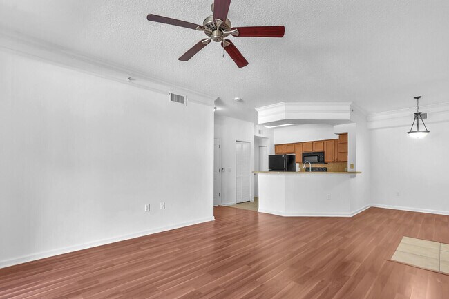 Building Photo - 3110 Myrtlewood Cir E