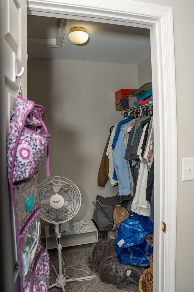 Building Photo - Charming 3 Bedroom, 1.5 Bath Townhome - EL...
