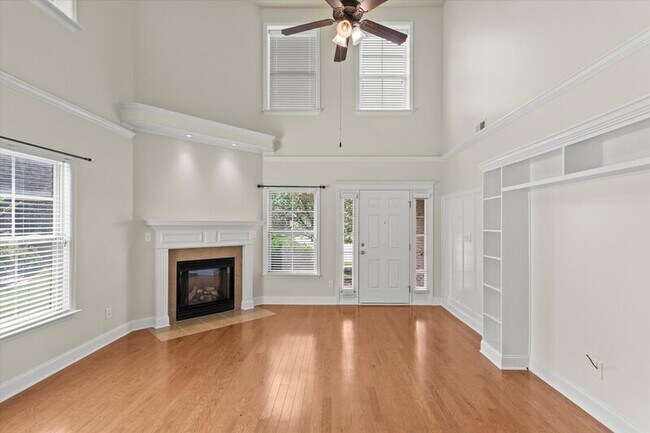 Building Photo - 2525 Millwood Cir SE