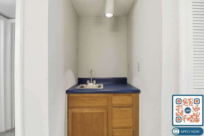 Building Photo - Fully Furnished 2BR Condo in Hilton Head’s North End – $150 Off First Month’s Rent!
