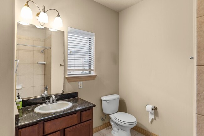 Building Photo - 1607 Bass St