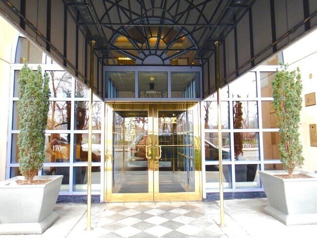 Building Photo - 170 Tremont St