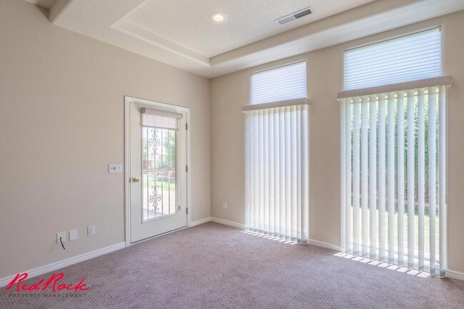 Building Photo - Comfortable 3-bedroom Home. Small Dog Frie...