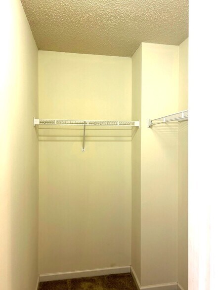 Bedroom 3 closet - 4505 Garden Club St