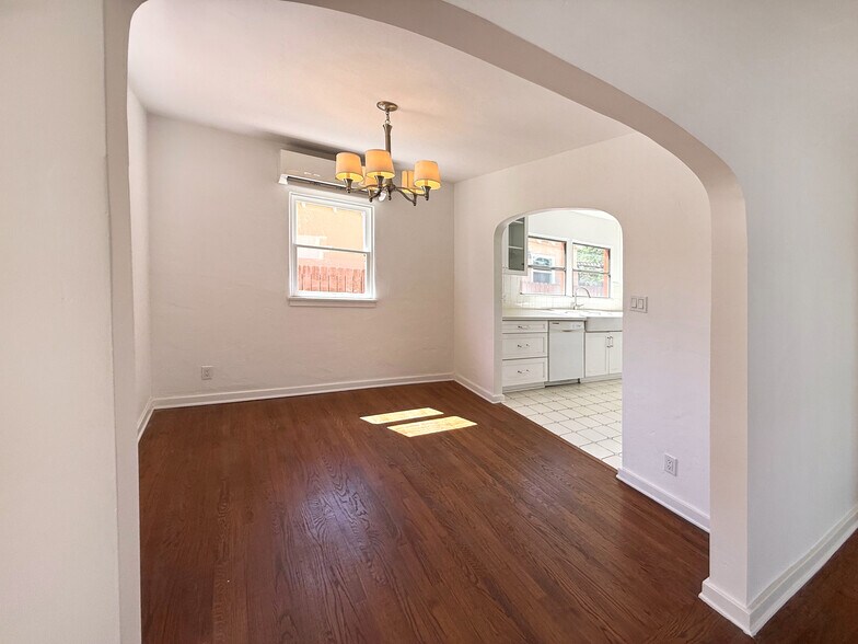 Building Photo - 3226 Glenhurst Ave