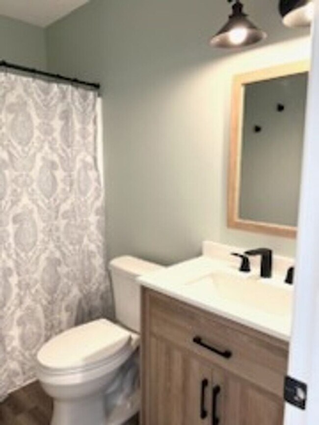 Building Photo - 500 Fairway Village Dr