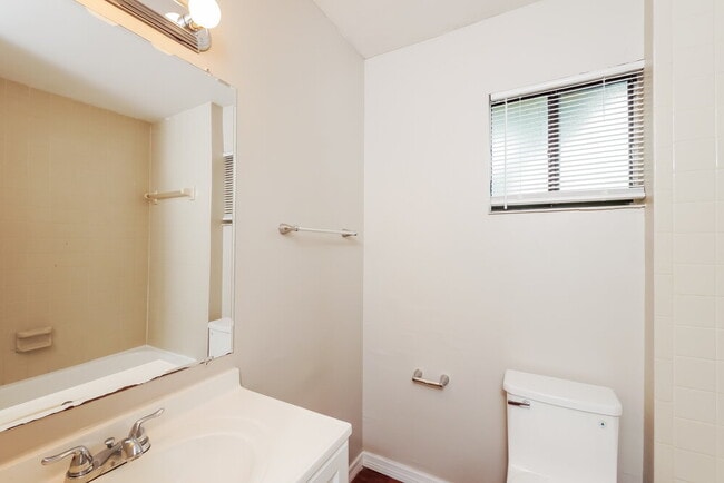 Building Photo - 10610 La Placida Dr