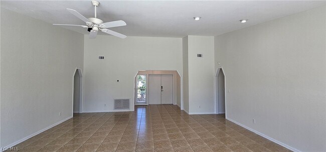 Building Photo - 420 SE 15th Terrace