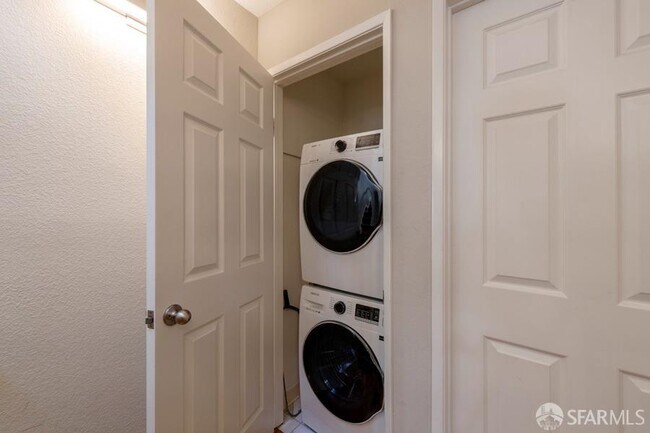 Building Photo - 2075 Sutter St