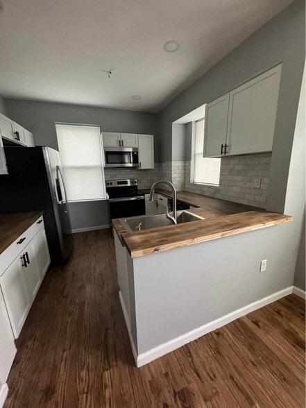 Building Photo - 2600 Melrose Ave