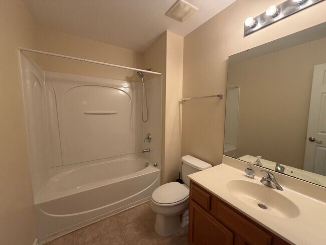 Building Photo - 422 Delta Dr
