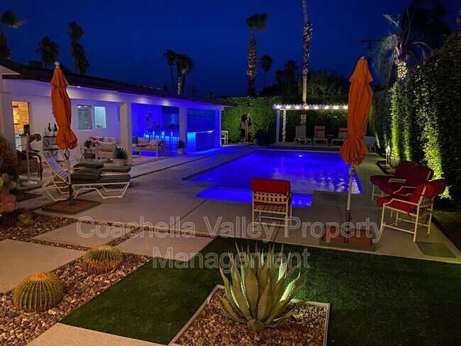 Building Photo - 2885 E Venetia Rd