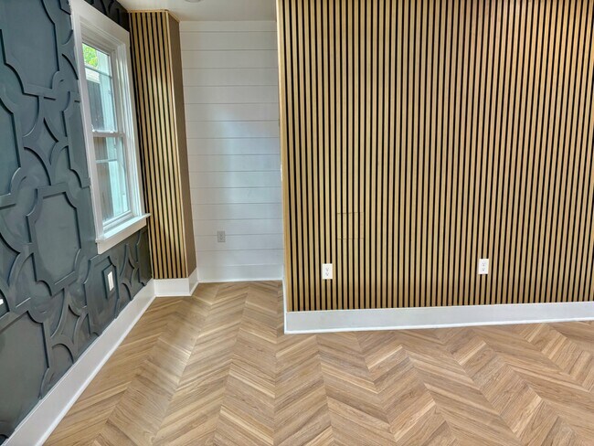 Building Photo - 5616 Phillips Ave