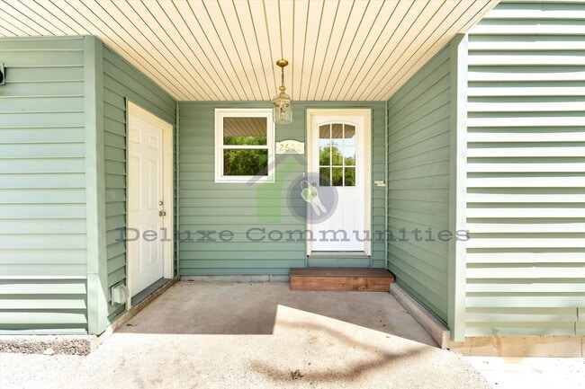 Building Photo - 4 bedroom 3.5 bath