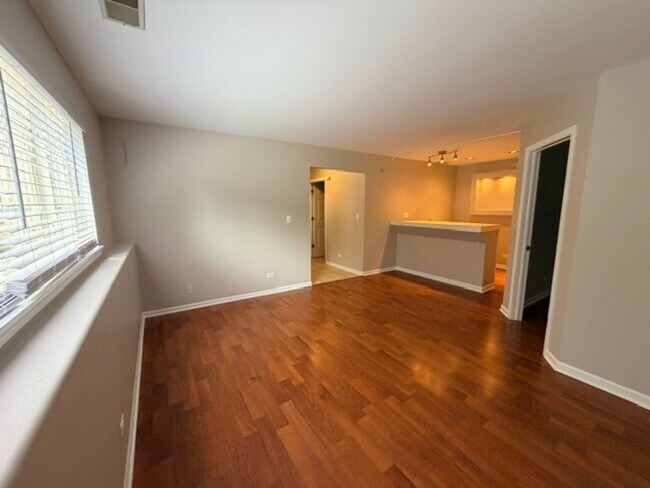 Building Photo - Beautiful and cozy home with 3 bedrooms and 2 full bathrooms and finished basement