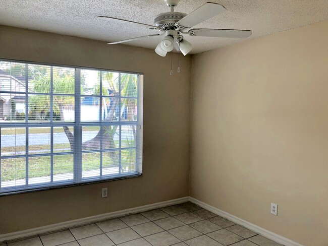 Building Photo - GREAT SMALLER 3/2  HOUSE IN SOUTHEAST ORLANDO