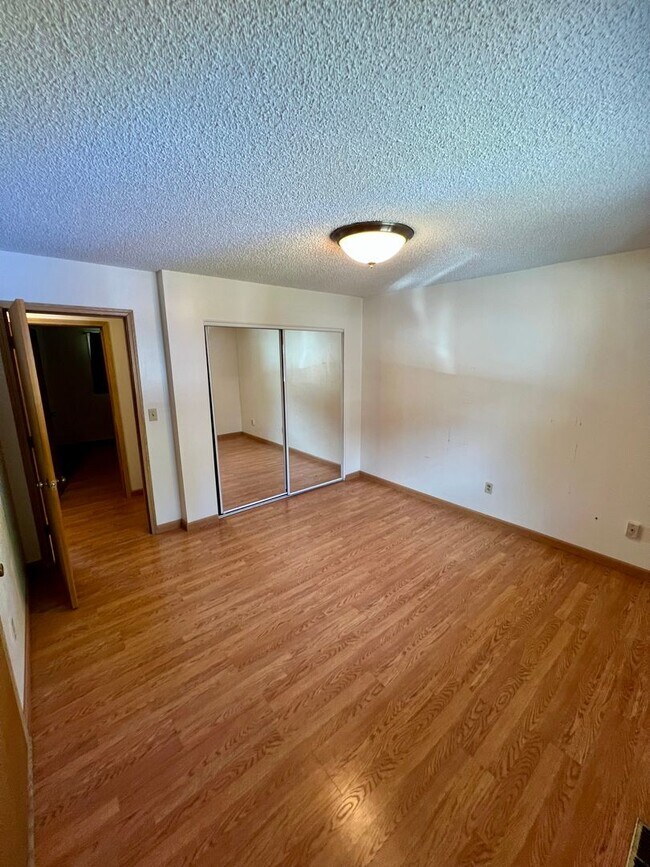 Building Photo - Dunlap Ave 4018-