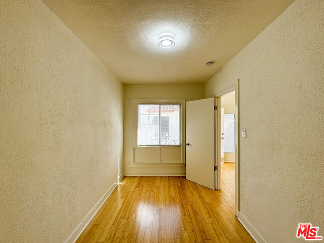 Building Photo - 4525 Franklin Ave