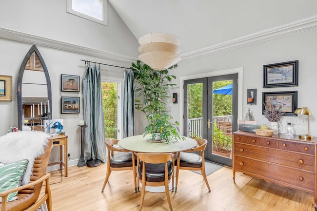 Building Photo - 209 Station 17 St