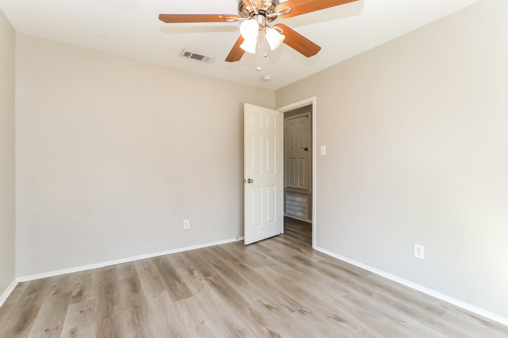 Building Photo - 16770 N Thrasher Dr