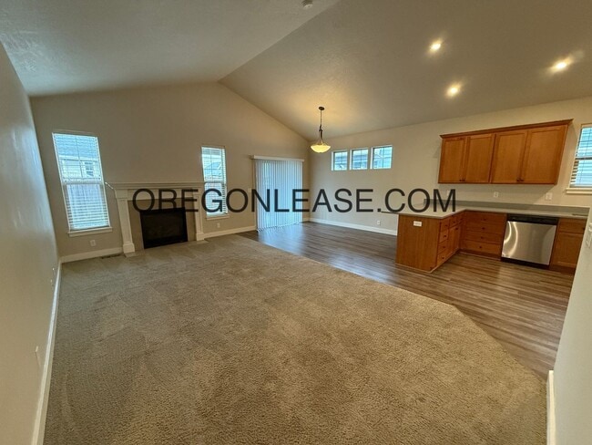 Building Photo - 2017 3/2 in West Eugene