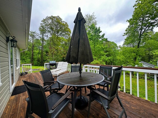 Building Photo - 18 Inglenook Dr
