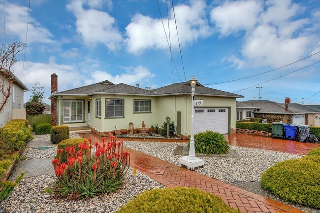 Building Photo - 619 Santa Susana Ave