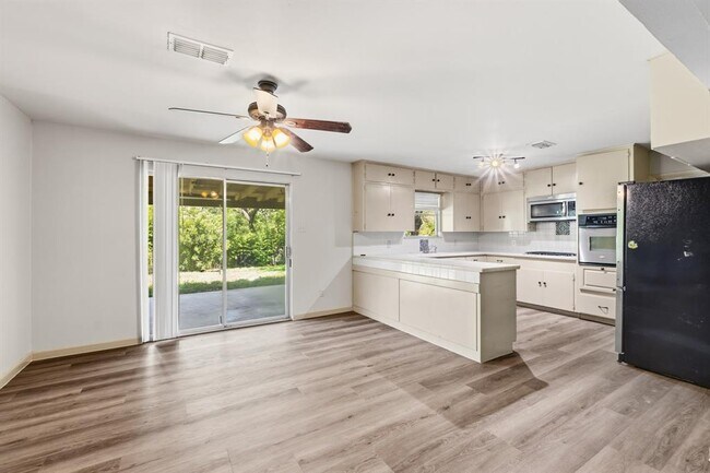 Building Photo - 2414 Havenside Dr