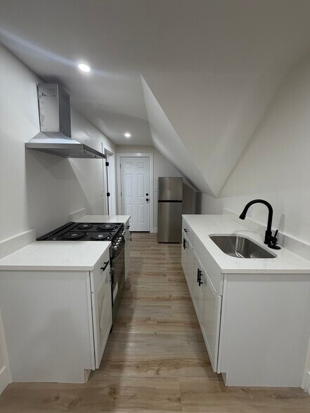 Building Photo - 805 Blue Hill Ave