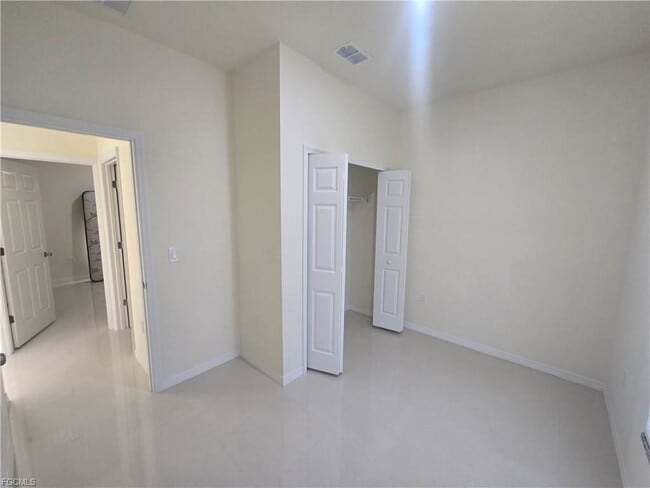 Building Photo - 324 Mangonia Ave