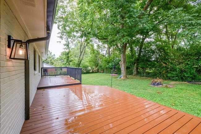 Building Photo - Coming Soon! - 9/24 Renovated Mid-Century ...