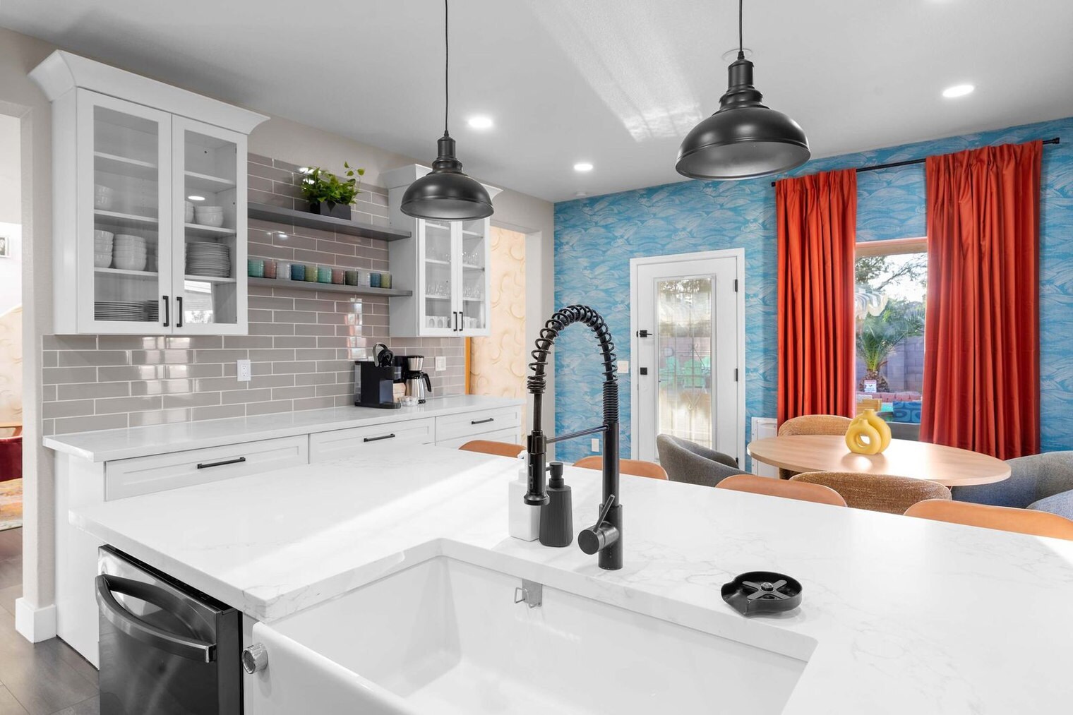 Building Photo - 4900 S Springs Dr