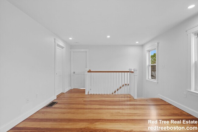Building Photo - 35 Farragut Ave