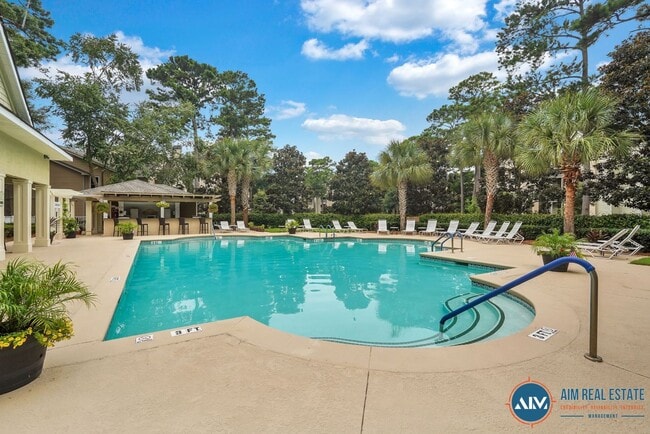 Building Photo - Top-Floor 2BR Condo with Pool Access – Available Now!