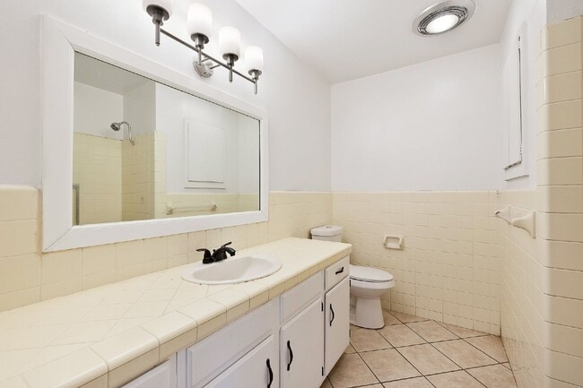 Building Photo - 202 N 41st St