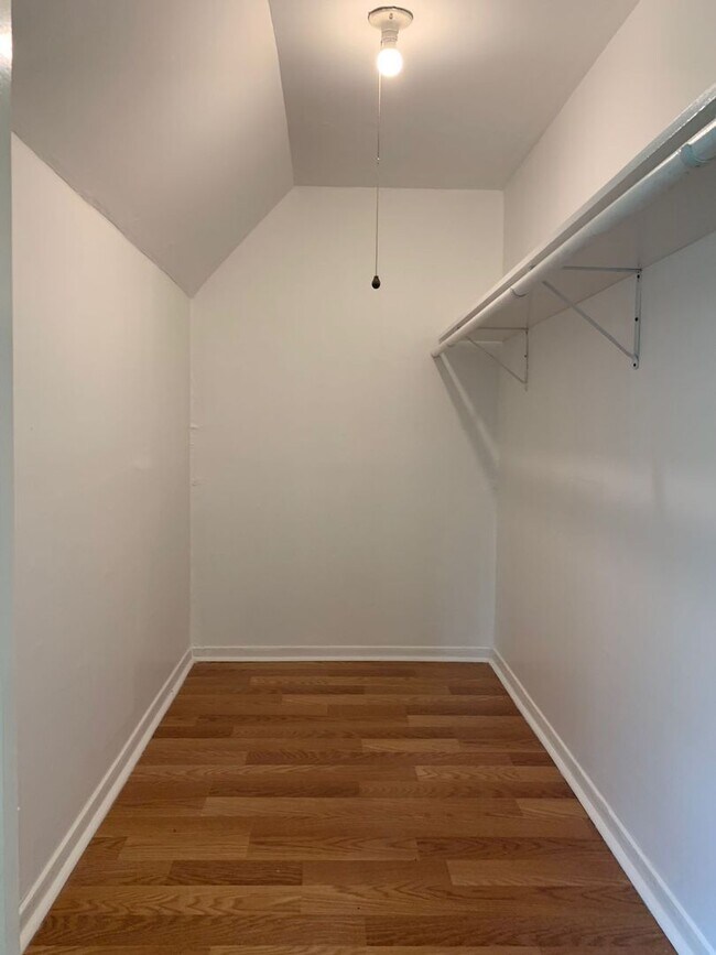 Building Photo - 1272 Pecan St