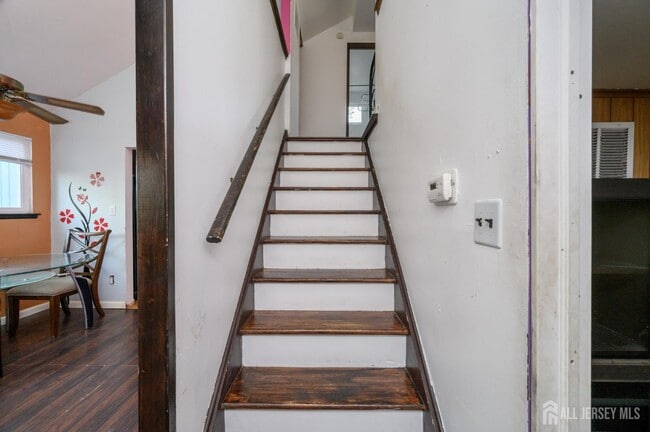 Building Photo - 16 Gerard Ave