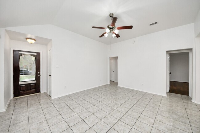 Building Photo - 142 Big Thicket Dr