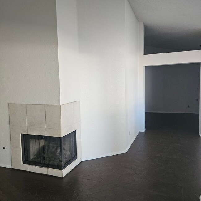 Building Photo - 3 Bedroom 2 Bath SFR Peoria AZ