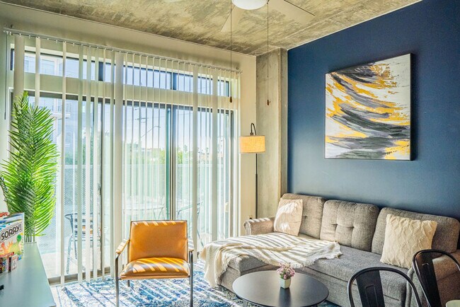 Building Photo - 333 E Roosevelt St