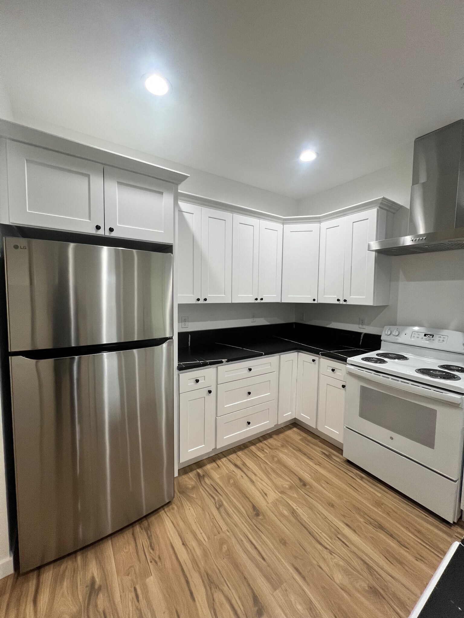 New fridge and appliances - 119 Grant Dr