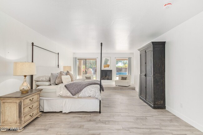 Building Photo - 4450 E Camelback Rd