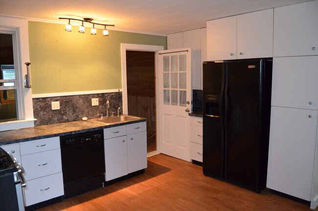 Kitchen - 88 Boynton Ave