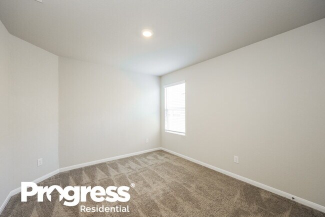 Building Photo - 4337 Southton Bed