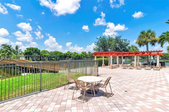 Building Photo - 2498 Centergate Dr