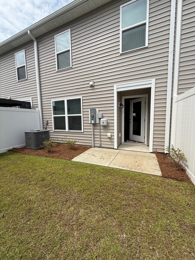Building Photo - 104 Bayou Loop