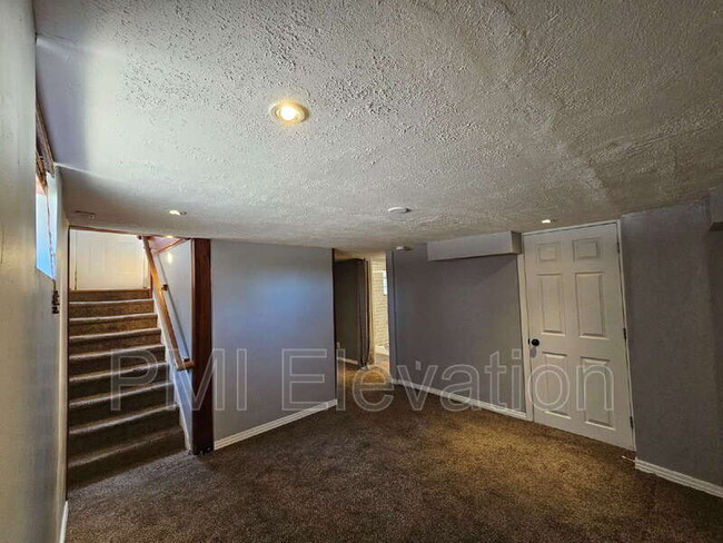 Building Photo - 1332 W Virginia Ave