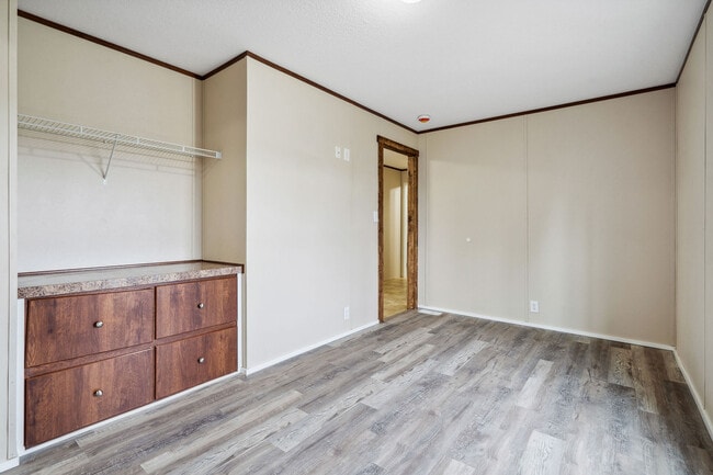 Building Photo - 111 S Cedar Dr
